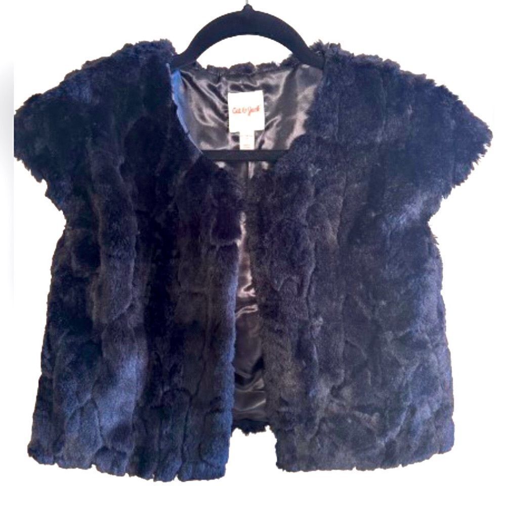Cat & Jack Faux Fur Vest. Fully lined with hook closure